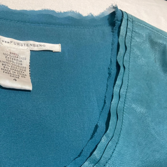 DIANE VON FURSTENBURG Genuine Leather Pocket Tee (Fits Sz 6-8) - Picture 4 of 15